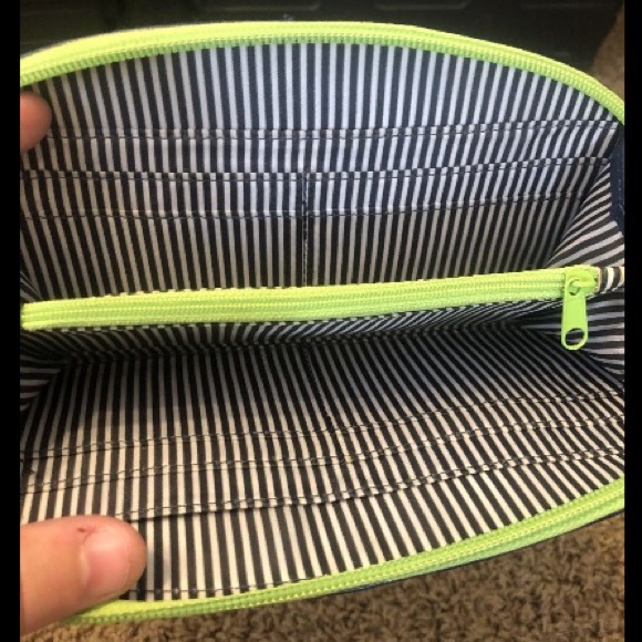Thirty-One Wallet - Picture 3 of 4